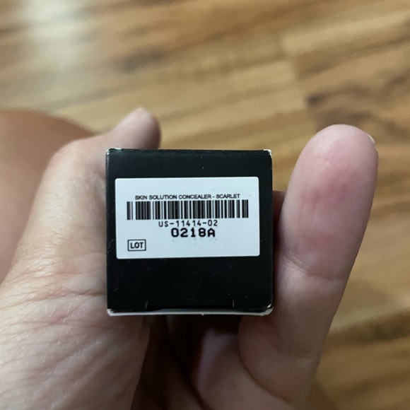 Younique concealer - Picture 2 of 3